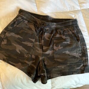 Athleta Farallon shorts size medium